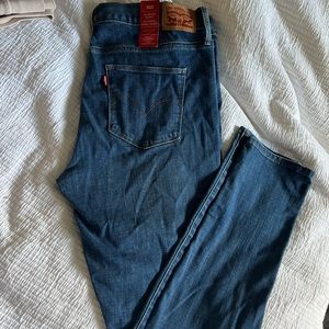 BNWT LEVI’S Super Slimming Jeans